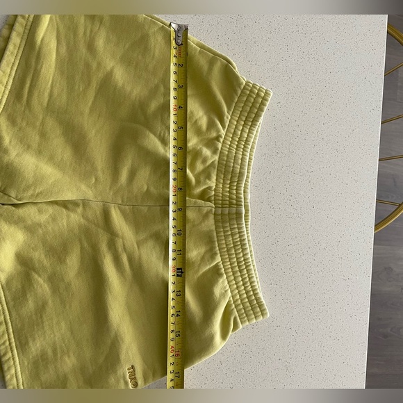 Aritzia TNA Cozy Fleece Shorts - Picture 5 of 5